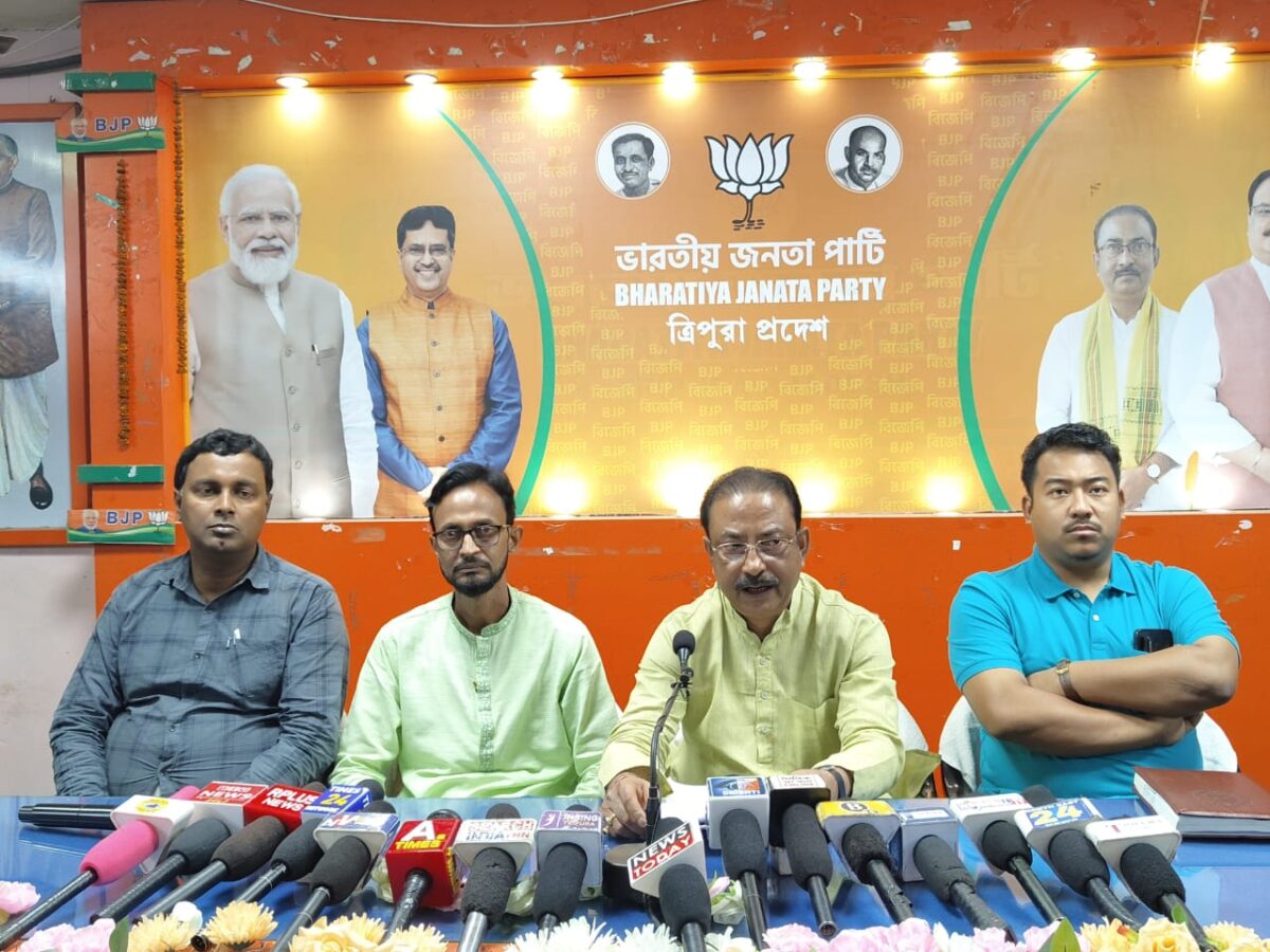 কমিউনিস্টরা দেশদ্রোহী : রাজীব ভট্টাচার্যী