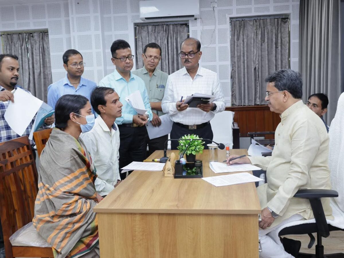 মুখ্যমন্ত্রী সমীপেষু কর্মসূচি বিভিন্ন সমস্যা সমাধানের আশ্বাস পেয়ে নিশ্চিত মনে বাড়ি ফিরলেন সাক্ষাৎ প্রার্থীরা