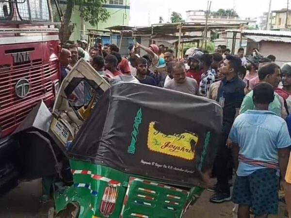 হাঁপানিয়ায় অগ্নিনির্বাপকের গাড়ি সহ দুর্ঘটনাগ্রস্ত একইসঙ্গে তিনটি যানবাহন