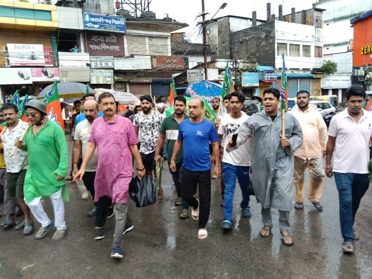 ধর্মঘটের কোনো প্রভাব নেই রাজ্যে, দোকানপাট খোলা থাকায় উল্লাস বিজেপি কর্মীদের
