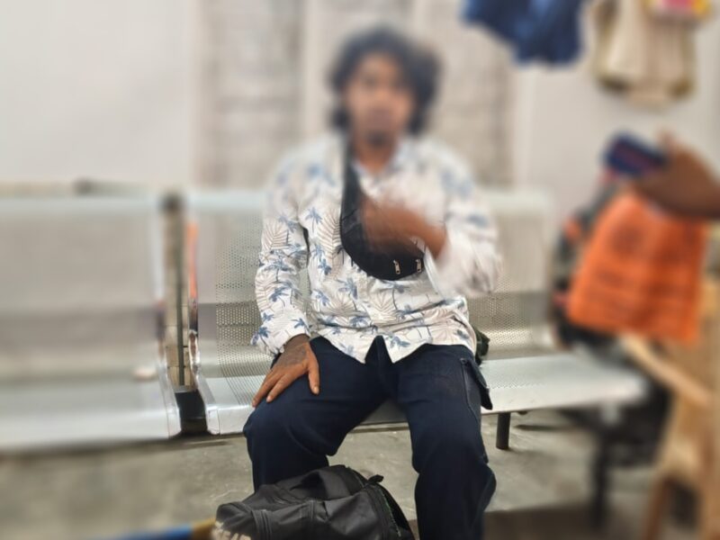 ভালোবাসার ফাঁদে ফেলে নাবালিকাকে বহিঃরাজ্যে নিয়ে যাওয়ার সময় আটক নাবালক
